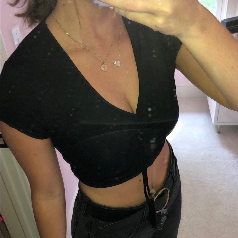 LF Fashion black cropped scrunch-tie top